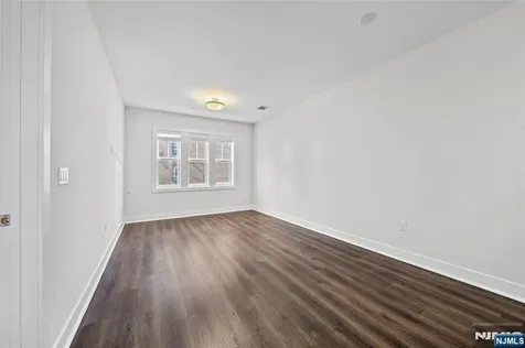 313 Woodland Place Leonia NJ 07605