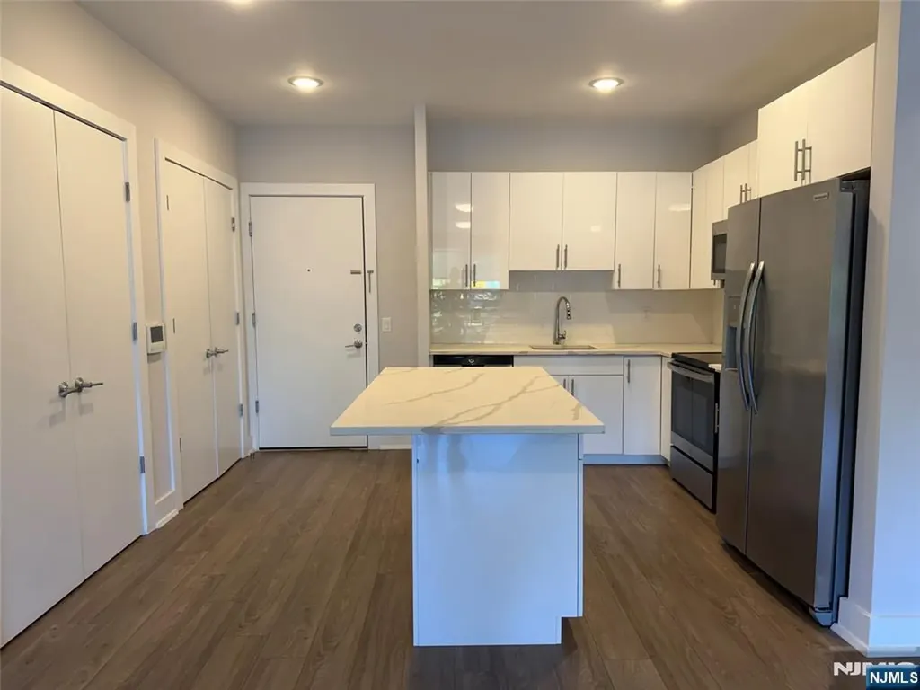 1685 Bergen Boulevard Fort Lee NJ 07024
