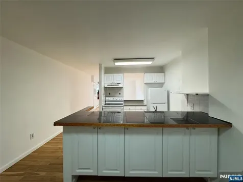 333 Grand Avenue Palisades Park NJ 07650