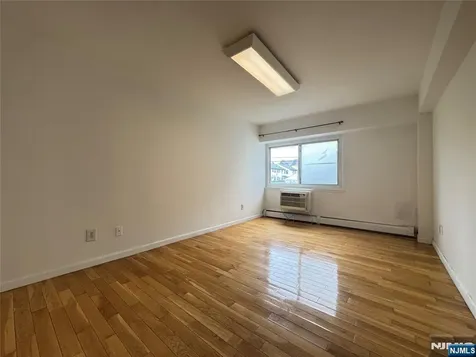 333 Grand Avenue Palisades Park NJ 07650