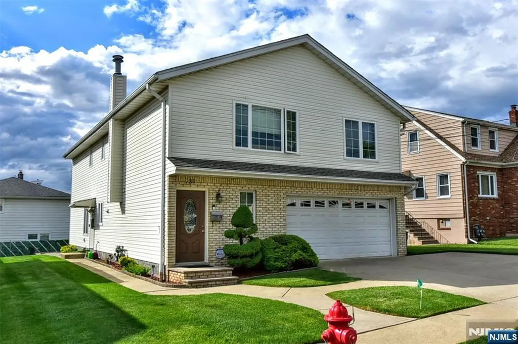 31 Leo Place Lodi NJ 07644