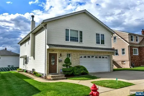 31 Leo Place Lodi NJ 07644