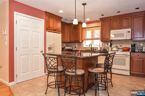 31 Leo Place Lodi NJ 07644