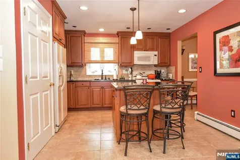31 Leo Place Lodi NJ 07644