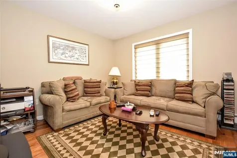 31 Leo Place Lodi NJ 07644