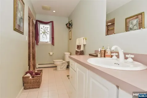 31 Leo Place Lodi NJ 07644