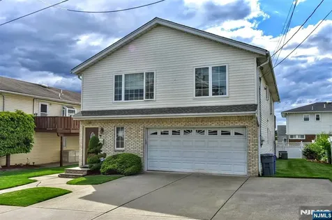 31 Leo Place Lodi NJ 07644