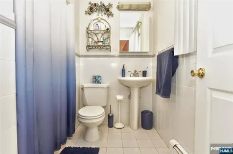 31 Leo Place Lodi NJ 07644