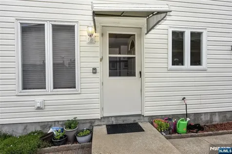 31 Leo Place Lodi NJ 07644