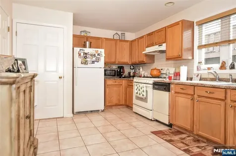 31 Leo Place Lodi NJ 07644