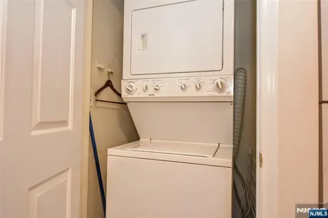 31 Leo Place Lodi NJ 07644