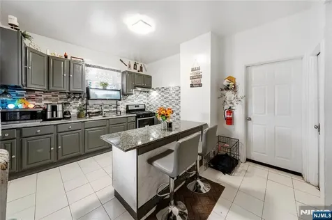 48 39th Street Irvington NJ 07111