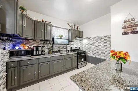 48 39th Street Irvington NJ 07111