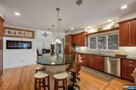 5 Sherwood Court Morris Township NJ 07869