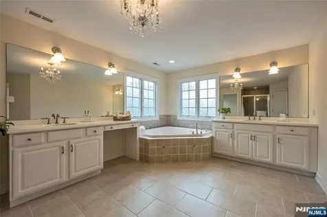 5 Sherwood Court Morris Township NJ 07869