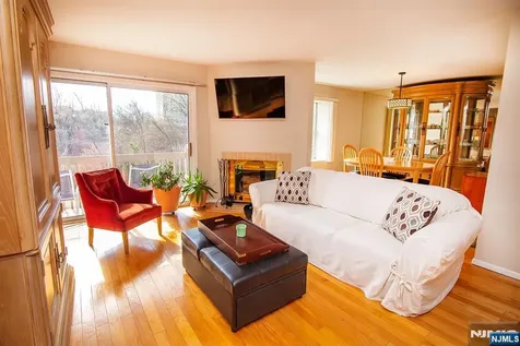 507 Windsor Drive Palisades Park NJ 07650
