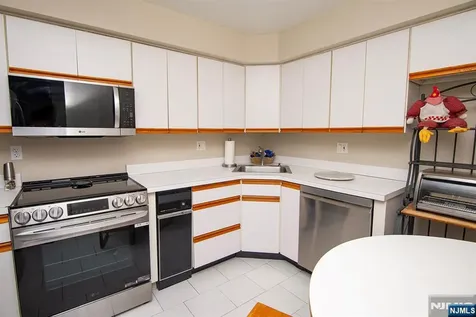 507 Windsor Drive Palisades Park NJ 07650