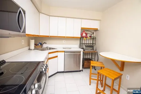 507 Windsor Drive Palisades Park NJ 07650