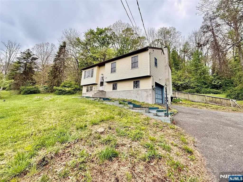 154 Cork Hill Franklin NJ 07416