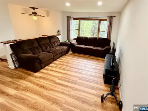 154 Cork Hill Franklin NJ 07416