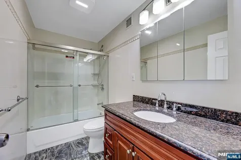 157 Highland Avenue Bergenfield NJ 07621