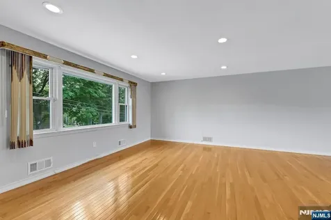 157 Highland Avenue Bergenfield NJ 07621