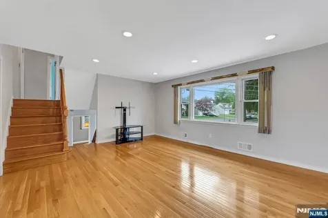 157 Highland Avenue Bergenfield NJ 07621