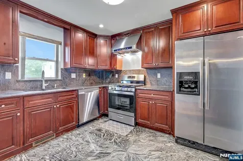 157 Highland Avenue Bergenfield NJ 07621