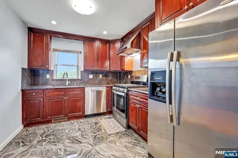 157 Highland Avenue Bergenfield NJ 07621