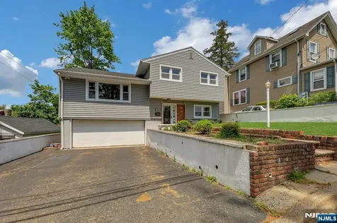157 Highland Avenue Bergenfield NJ 07621