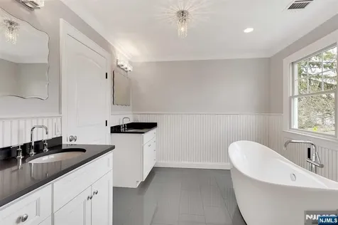 582 Green Valley Road Paramus NJ 07652