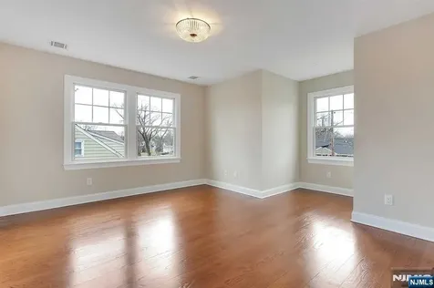 582 Green Valley Road Paramus NJ 07652