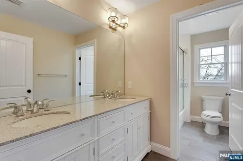 582 Green Valley Road Paramus NJ 07652