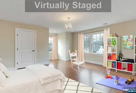 582 Green Valley Road Paramus NJ 07652