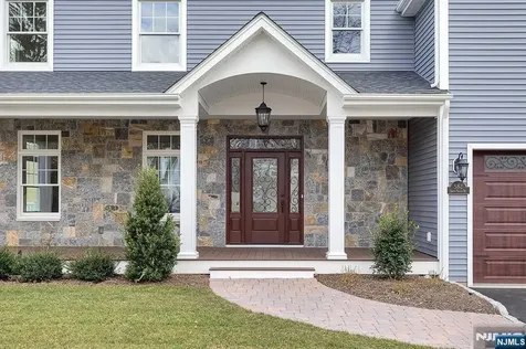 582 Green Valley Road Paramus NJ 07652