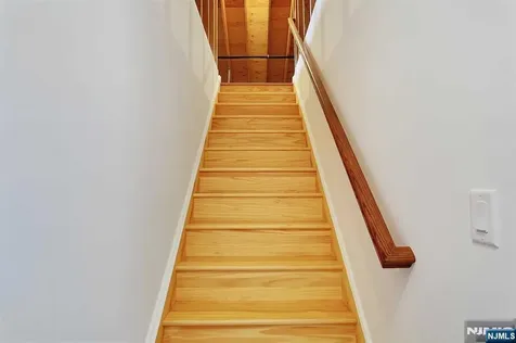 582 Green Valley Road Paramus NJ 07652