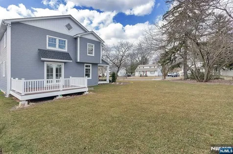 582 Green Valley Road Paramus NJ 07652