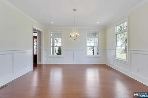 582 Green Valley Road Paramus NJ 07652
