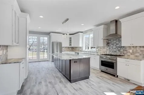 582 Green Valley Road Paramus NJ 07652
