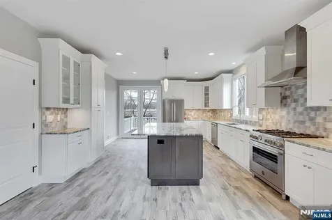 582 Green Valley Road Paramus NJ 07652
