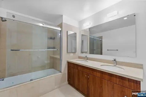 3103 City Place Edgewater NJ 07020