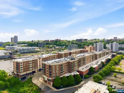 3103 City Place Edgewater NJ 07020