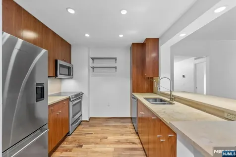 3103 City Place Edgewater NJ 07020