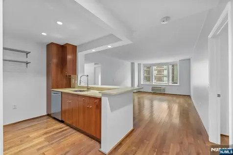 3103 City Place Edgewater NJ 07020