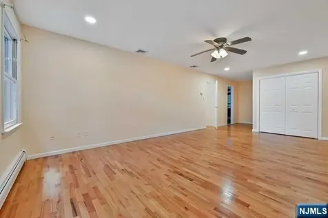 5 Skie Drive Paramus NJ 07652