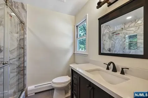 5 Skie Drive Paramus NJ 07652