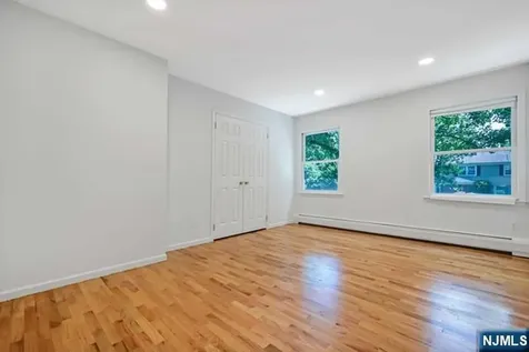 5 Skie Drive Paramus NJ 07652