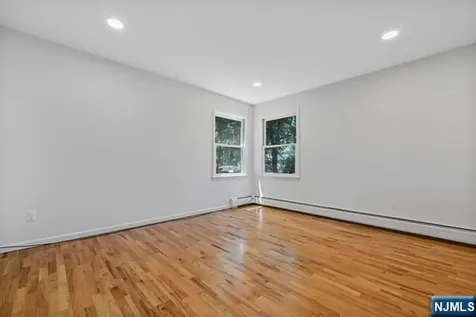 5 Skie Drive Paramus NJ 07652