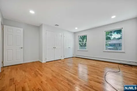 5 Skie Drive Paramus NJ 07652