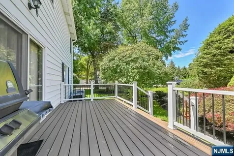5 Skie Drive Paramus NJ 07652